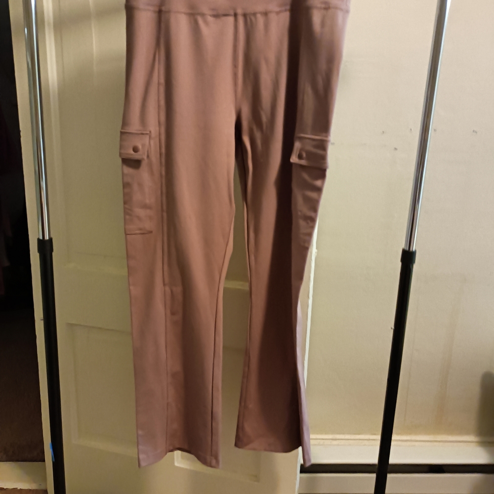 Elegant Mauve Cargo Leggings